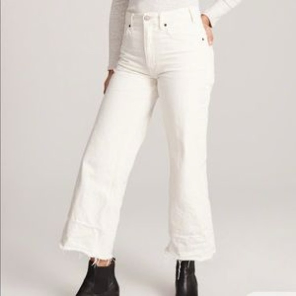 Abercrombie Ultra High Rise Cropped Wide Leg Jeans